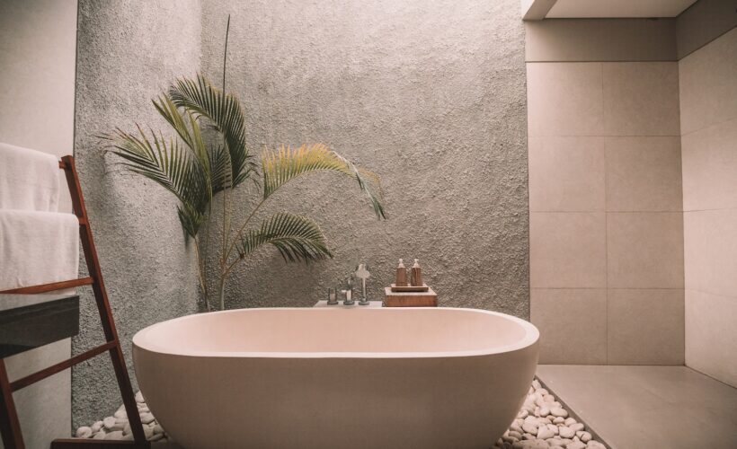 white ceramic bathtub